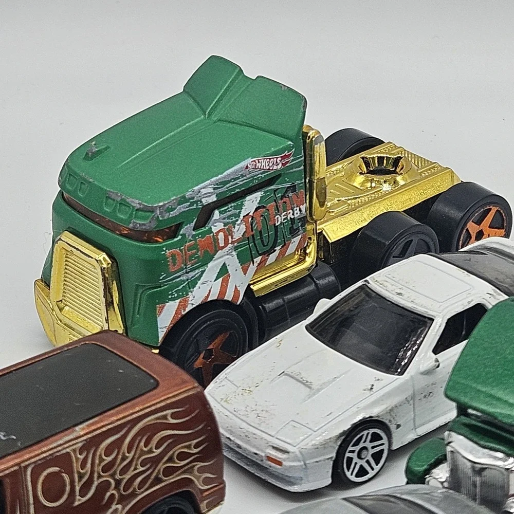 Hot Wheels Mixed Lot of 8 Diecast Toy Cars & Trucks Semi Vans Classic